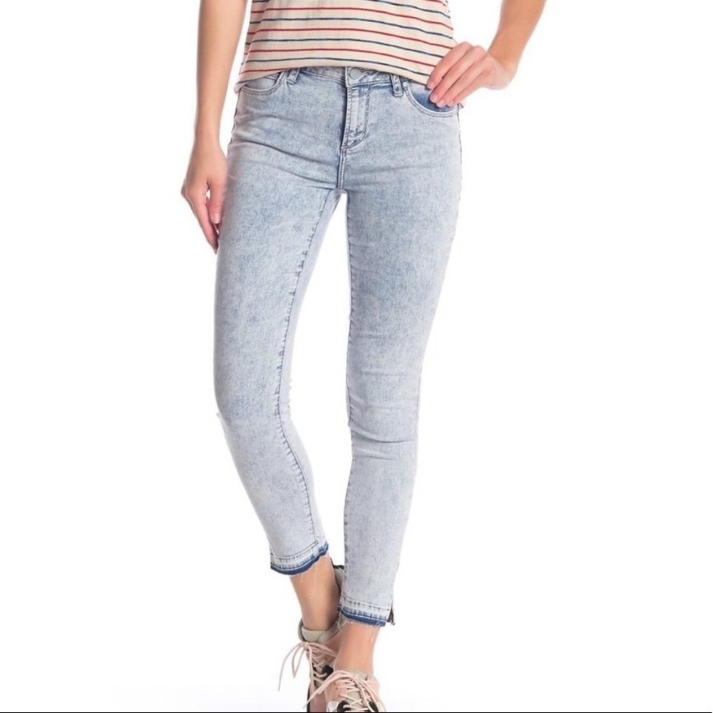 NWT Articles of Society Suzy Release Hem Jeans
